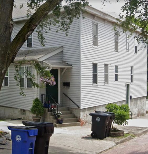Unit entrance facing the street - 434 Literary Rd