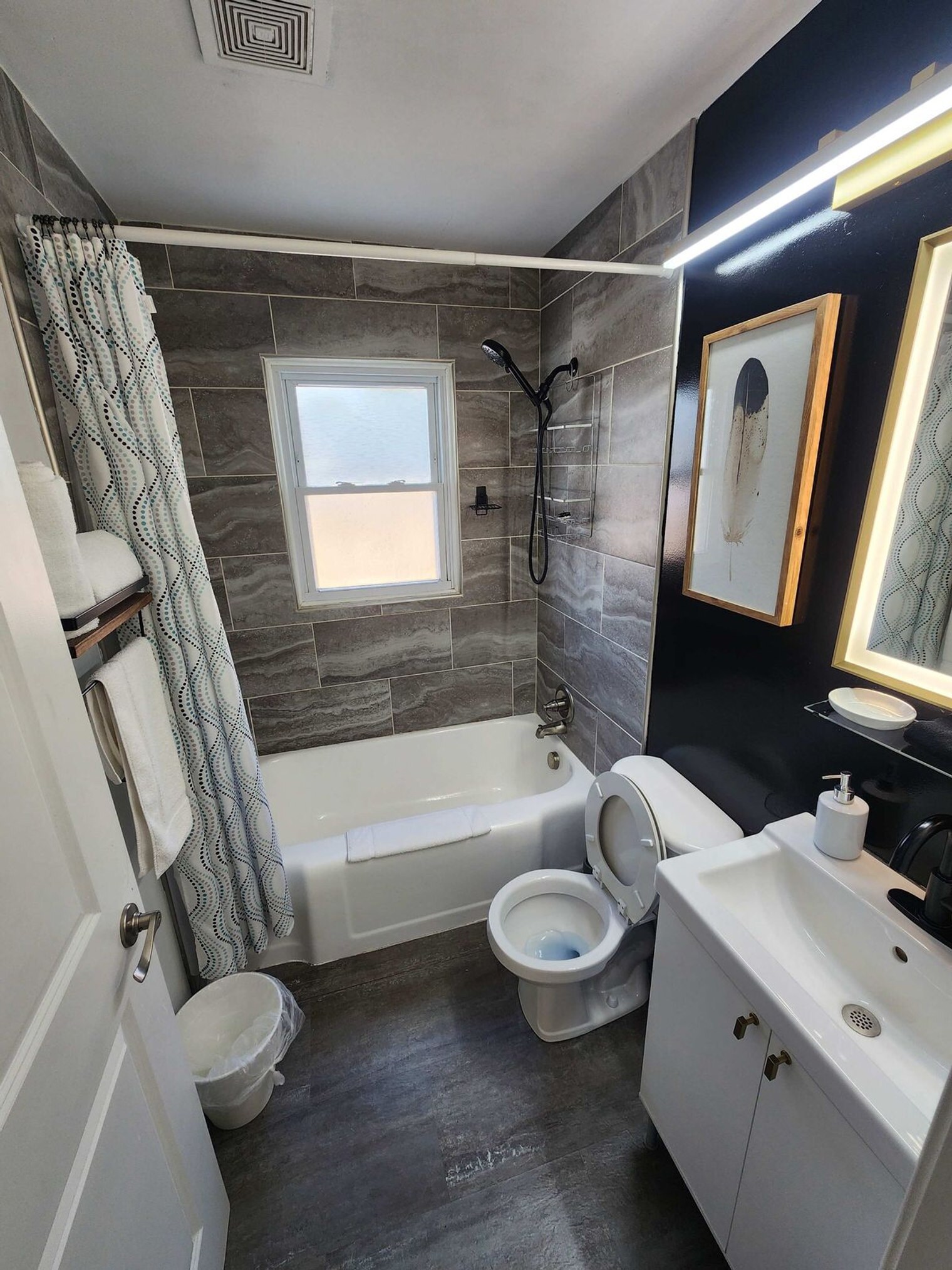 Building Photo - 272 Hoefgen St