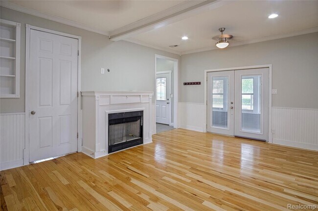 Building Photo - 206 N Troy St