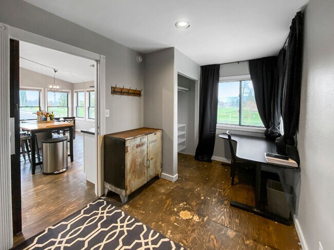 Building Photo - Portland Loft: Fully Furnished Loft Living with views of the golf course $300 Utility Fee