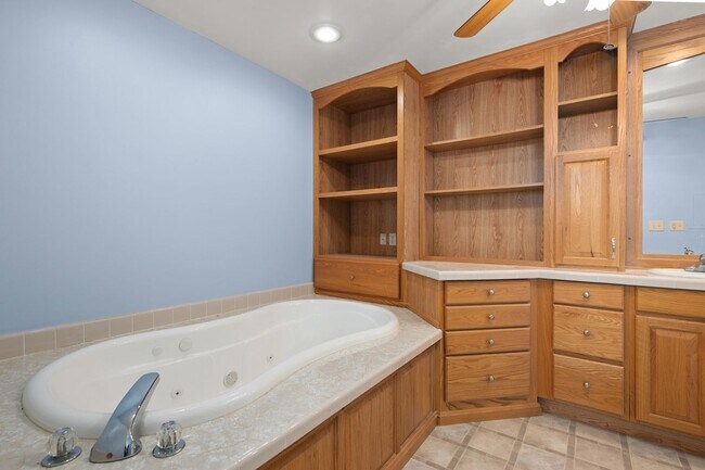 Building Photo - 27723 Crozet Dr