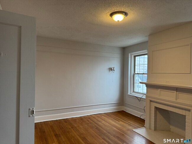 Building Photo - 144 Grove St