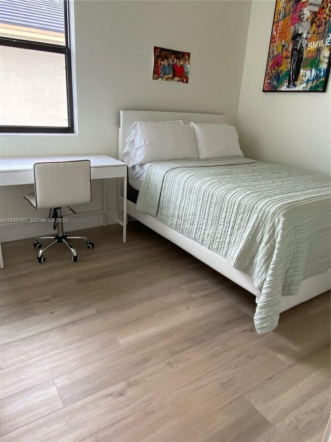 Building Photo - 15822 NW 91st Ave