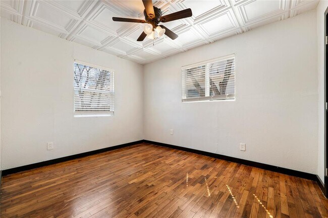 Building Photo - 6915 Providence Ave