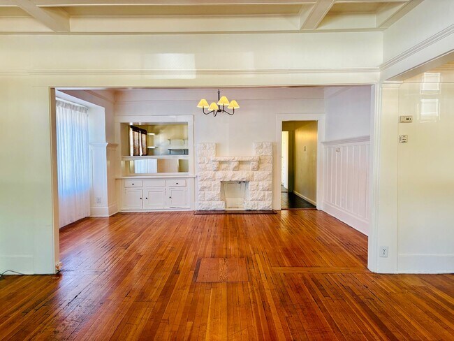 Building Photo - 2130 W 29th Pl