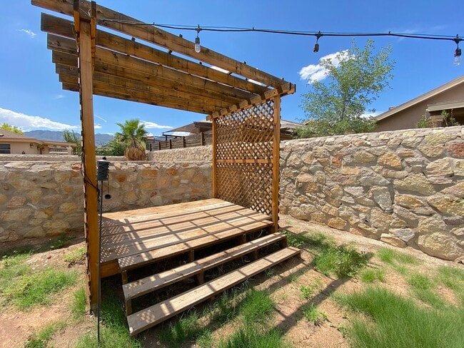 Building Photo - Sandstone Ranch Estates - 4Bed /3bath Refr...
