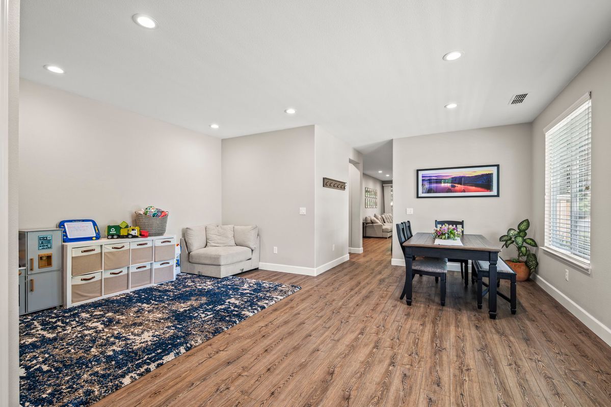 Building Photo - 100 Cropton Ct