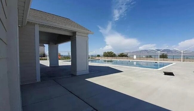 Building Photo - 532 N 360 W