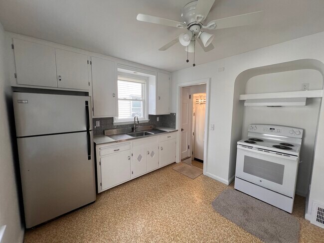 Building Photo - 123 Gould Ave