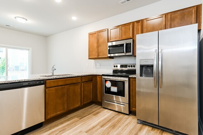 Building Photo - 2808 Summer Townes Wy