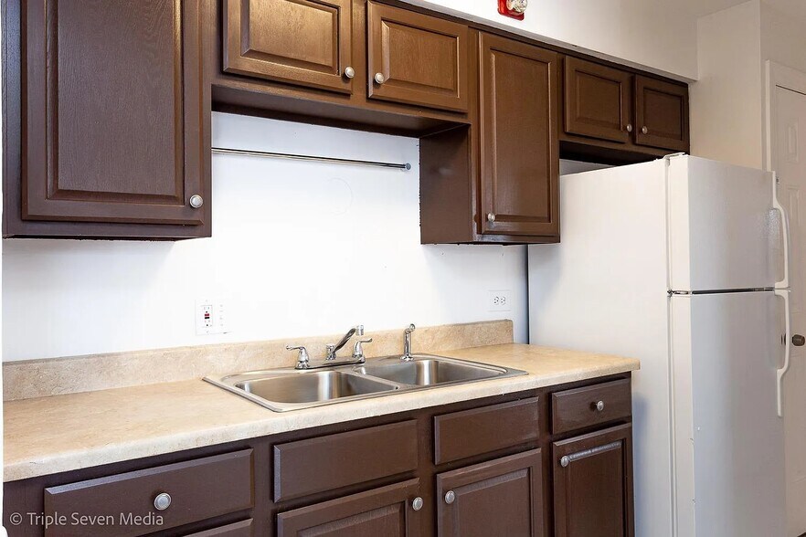 Building Photo - 7900 S 83rd Ct