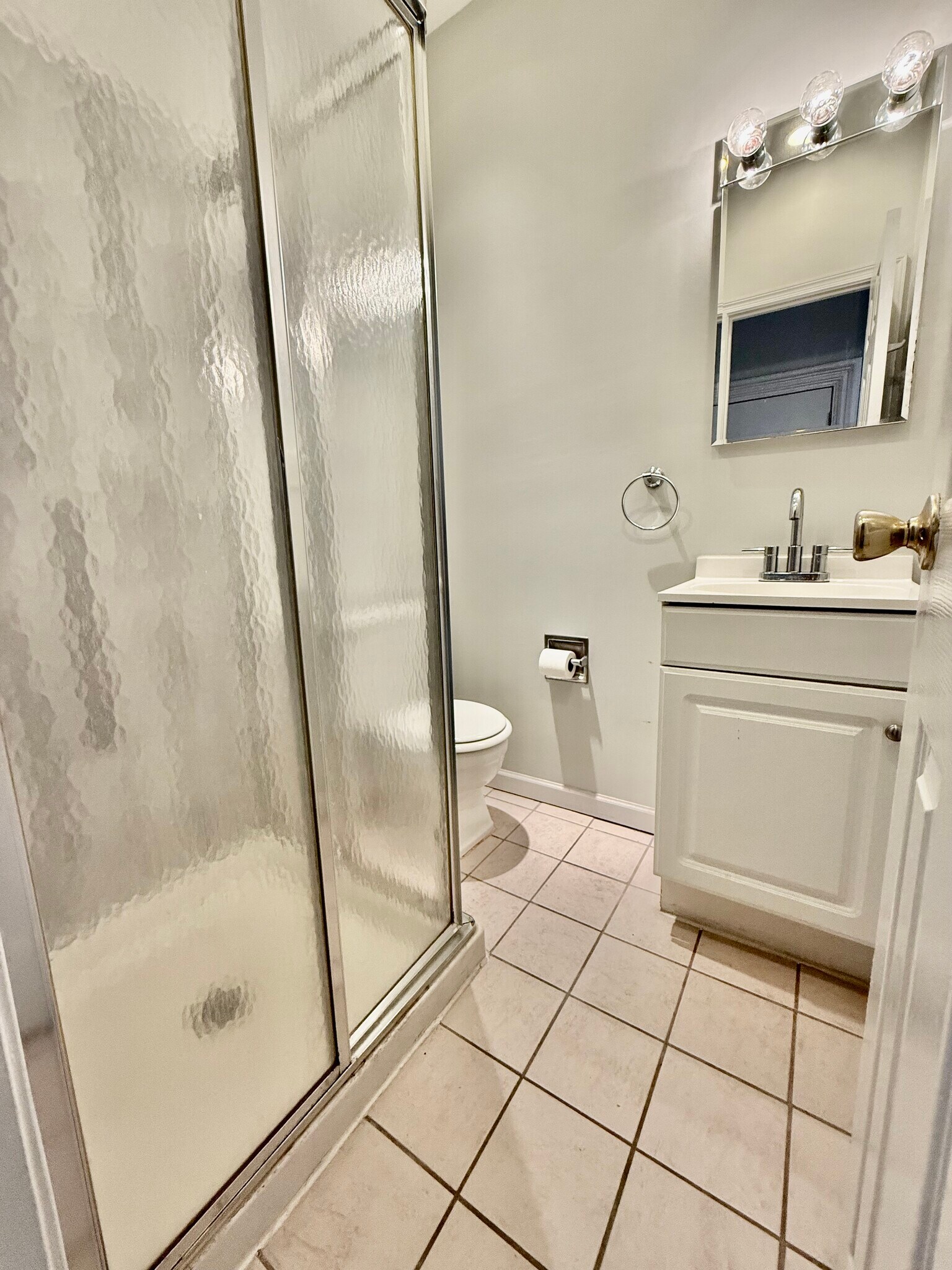 Building Photo - 302 Dickinson St