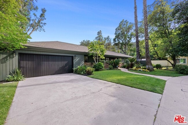 Building Photo - 1027 Acanto Pl