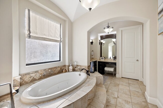 Building Photo - 21603 Christopher Lake Ct