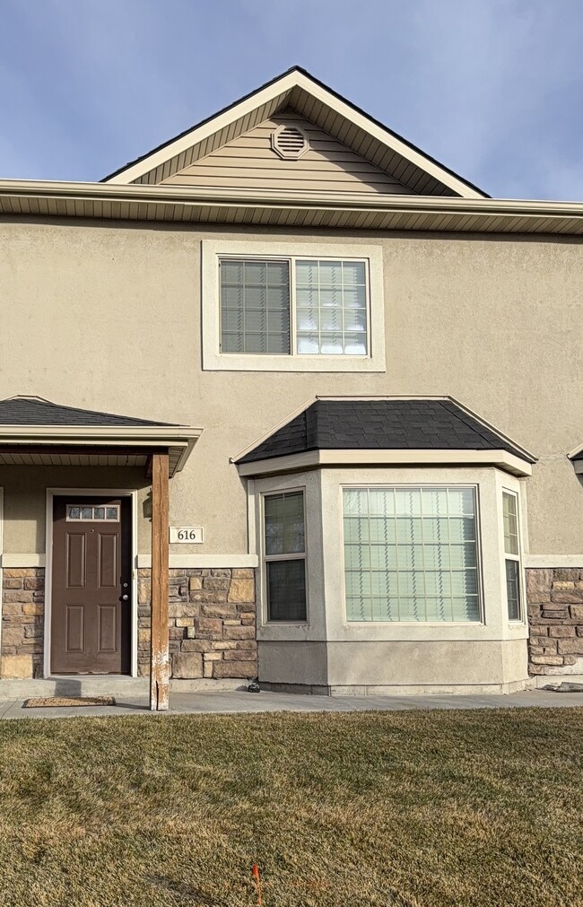 Building Photo - 616 Trejo St