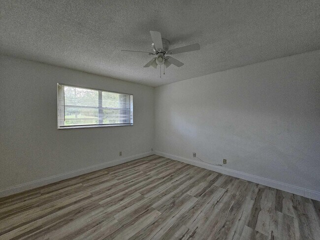 Building Photo - 8000 S Colony Cir