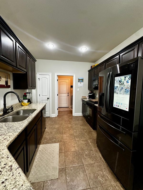 Building Photo - 162 Chestnut Ridge Dr