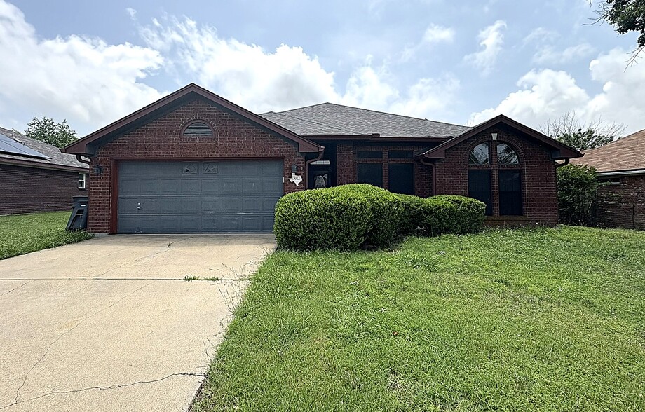 Primary Photo - 3912 Bur Oak Dr