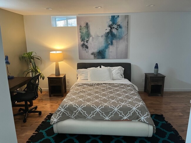 Building Photo - 115 16th St NE