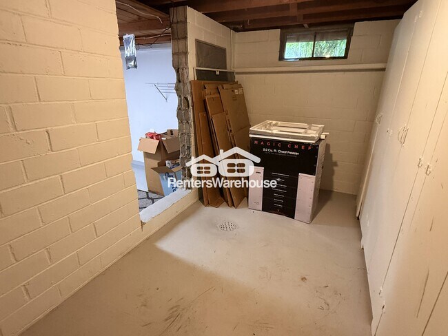 Building Photo - 840 Park Ave