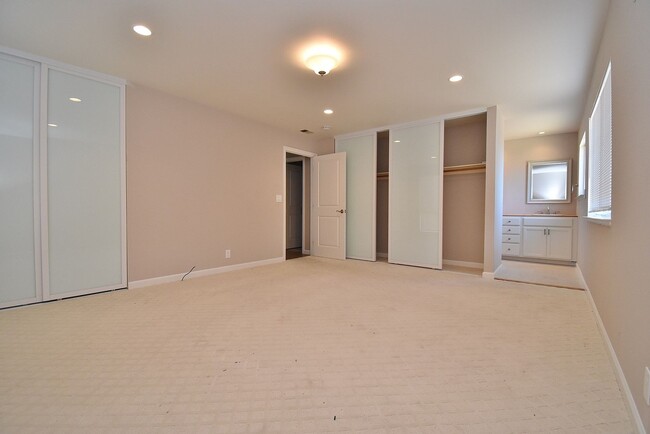 Building Photo - $3,990 - GORGEOUS 3 BEDROOM HOME IN THE MI...