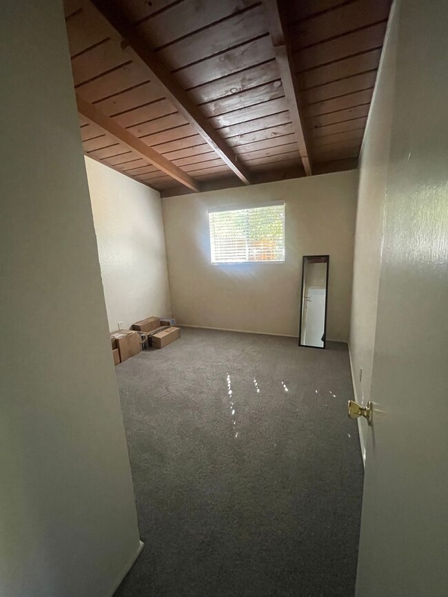 Building Photo - Charming 3-Bedroom in Quiet Cul-de-sac-$30...
