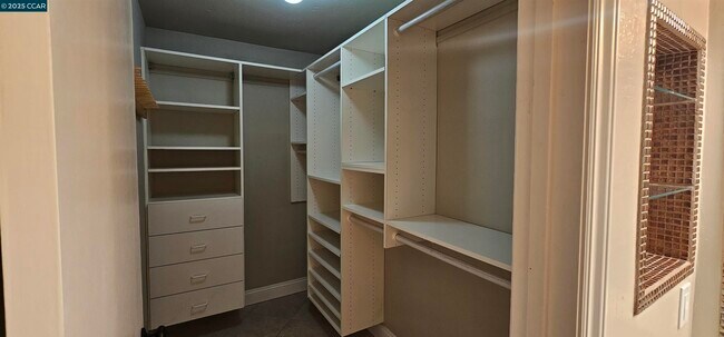 Building Photo - 1597 Ashwood Dr