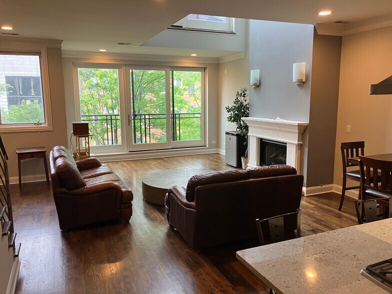Living Room - 2325 W Huron St