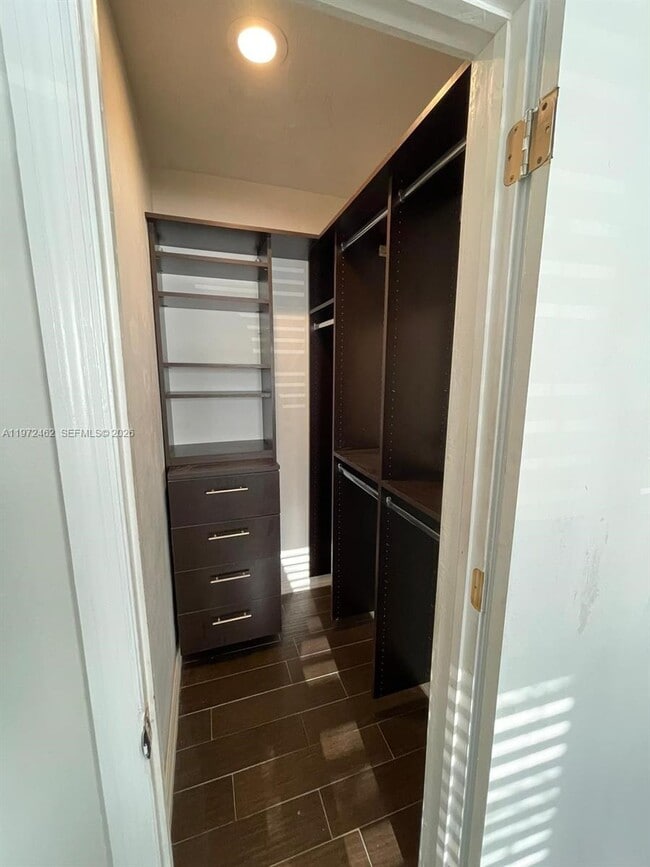 Building Photo - 2813 Bahama Dr