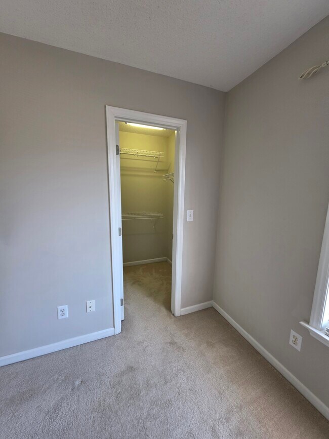 Building Photo - 2204 Ventana Ln