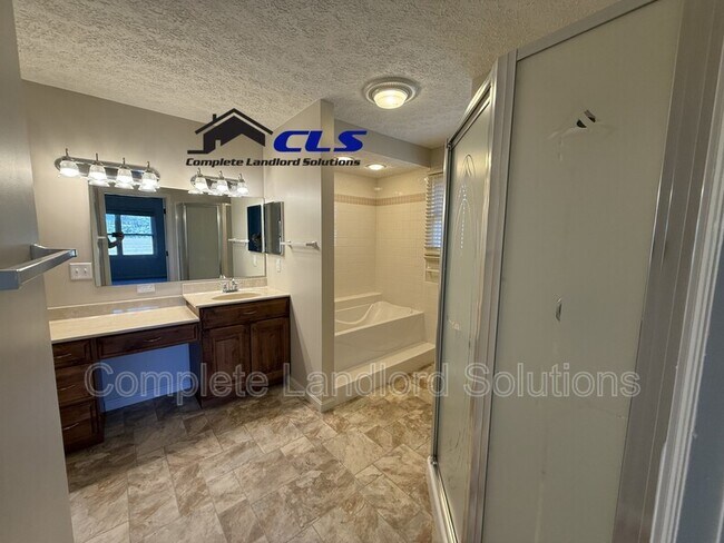 Building Photo - 1752 E Morgan Dr