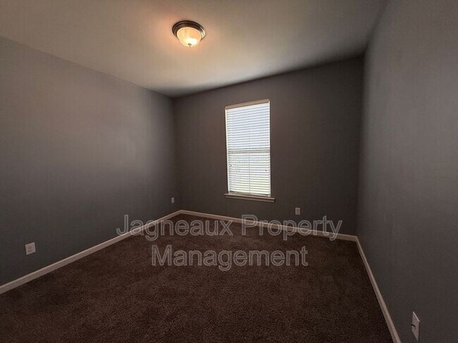 Building Photo - 317 Langley Dr