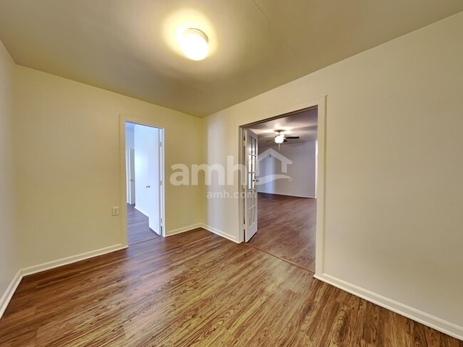 Building Photo - 512 Timber Dr