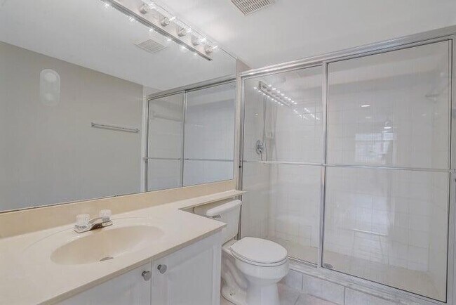 Building Photo - 1700 Crestwood Ct S