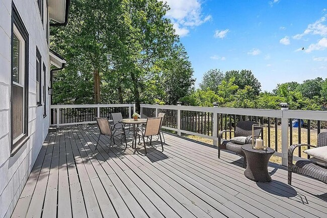 Building Photo - 5811 Bramble Ave