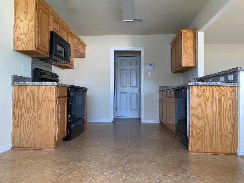 Building Photo - 100 Camden Ct