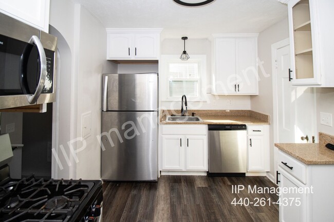 Building Photo - Stunning 3BR 2BA in Cleveland Heights!