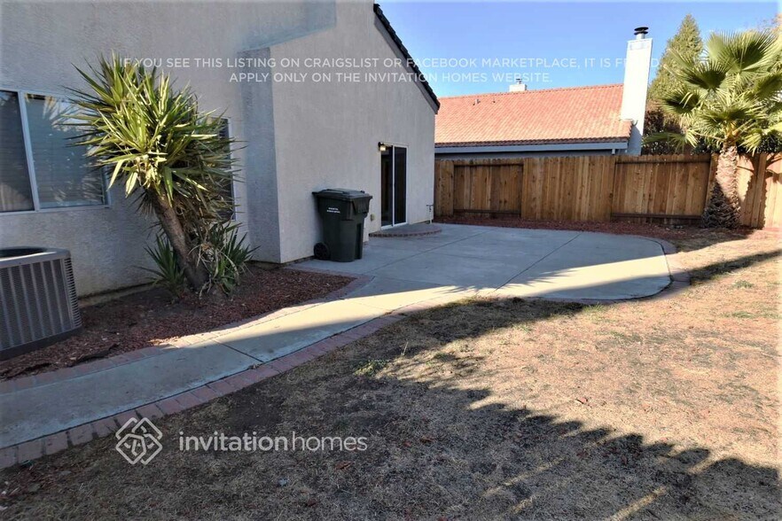 Building Photo - 5043 Comanche Way