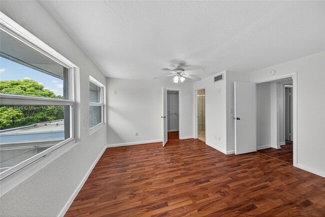 Building Photo - 301 Bonaventure Blvd