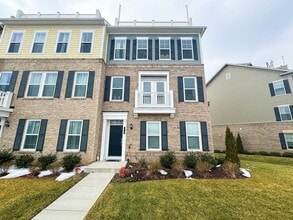 Building Photo - ***Coming Soon*** Fantastic 4 Bed 3.5 Bath End Unit Townhome In Potomac Shores Town Center