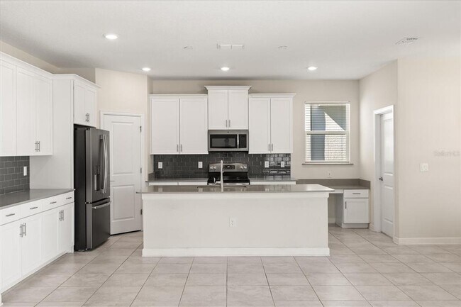 Building Photo - 9131 Cut Shot Dr