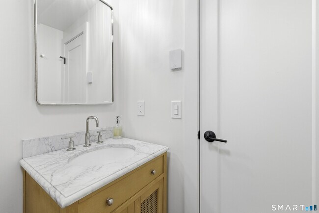 Building Photo - 60 Cinnamon Spring