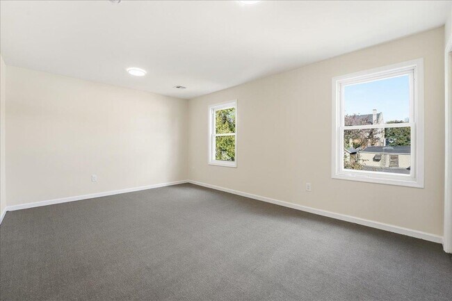 Building Photo - 624 Bramhall Ave