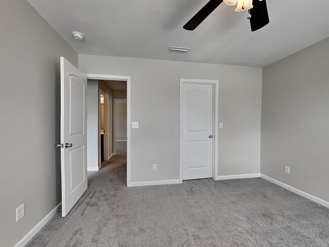 Building Photo - Spacious 4-Bedroom Home in Crystal Lakes ?...