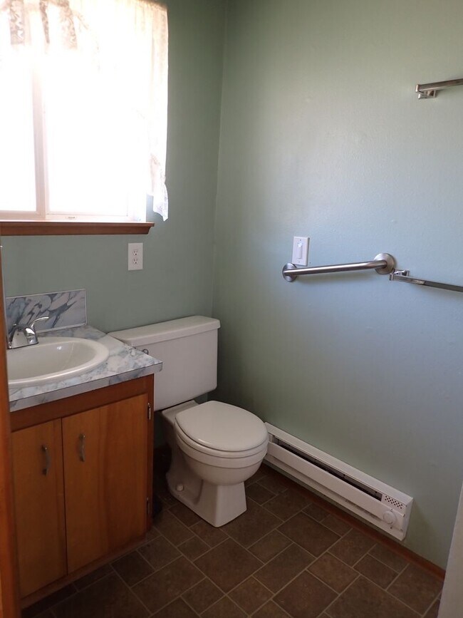 Building Photo - Charming 3 Bedroom Downtown Puyallup Home