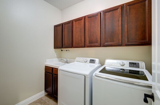 Building Photo - 1723 N Mont Blanc Ln