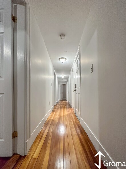 Building Photo - 55 Hollander St