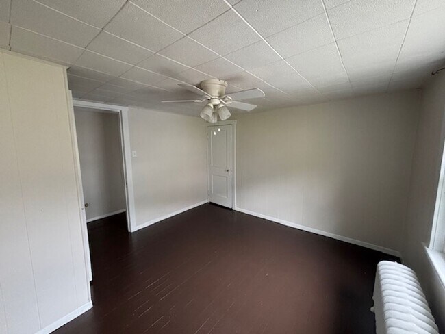 Building Photo - Aguilar - 660-R660- Russell Avenue