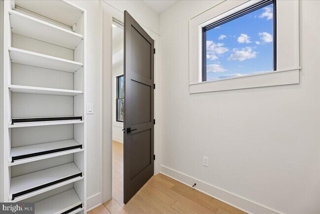 Building Photo - 4428 Albemarle St NW