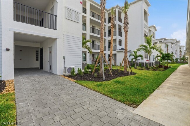 Building Photo - 15375 Grn Acrs Ave